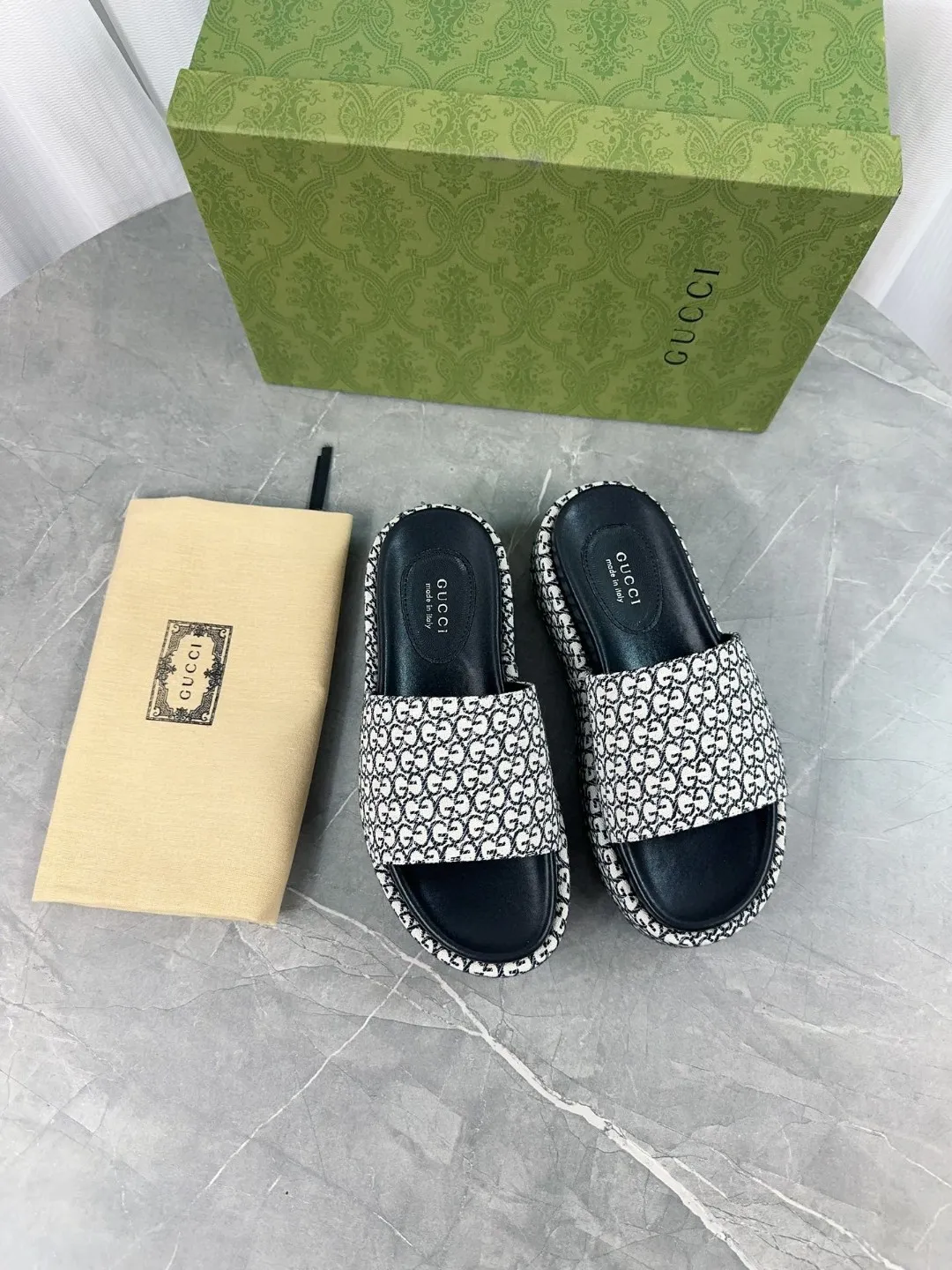 👟👟Ex-factory price 380👟👟 2024 Gucci high version latest limited edition thick-soled slippers. Top quality for sale. Purchase authentic products for development. The material and craftsmanship are consistent with the original. Upper: original jacquard craftsmanship and special printing craftsmanship. Lining: mixed sheepskin. Outsole: Italian private model outsole. Size: 35-40 yards, (41 to 44 yards can be customized). Bottom thickness: 5.5cm, forefoot 4cm.